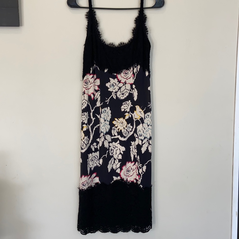 Sz6, Black floral/bird print with lace accents